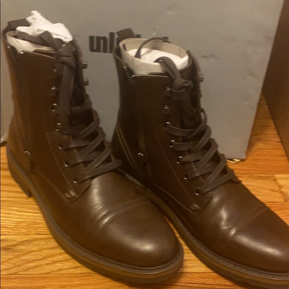 Unisex Kenneth Cole boots size 8